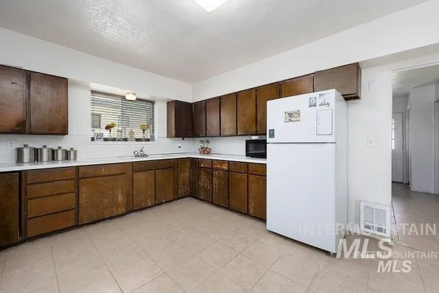 $299,000 | 312 Boyd Street West, Murtaugh, ID 83344