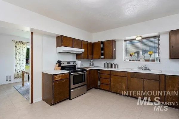 $299,000 | 312 Boyd Street West, Murtaugh, ID 83344