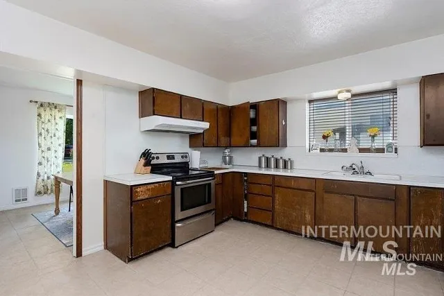 $299,000 | 312 Boyd Street West, Murtaugh, ID 83344