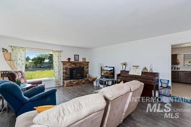 $299,000 | 312 Boyd Street West, Murtaugh, ID 83344