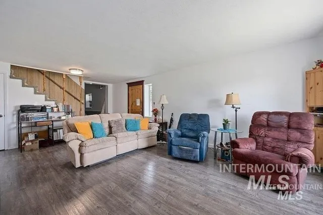 $299,000 | 312 Boyd Street West, Murtaugh, ID 83344