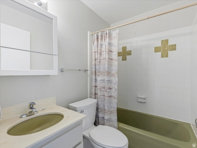 1478 North 75 West, Unit AD Sunset, UT 84015 - Photo 12 of 26 Full bath with vanity and shower / tub combo with curtain