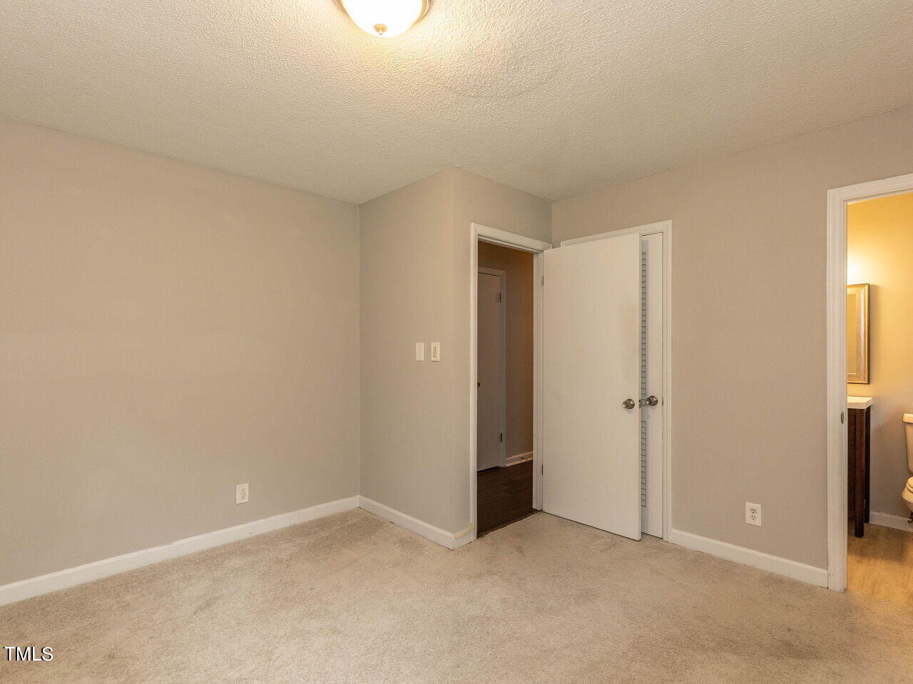 809 Lakeview Road Durham, NC 27712 - Photo 20 of 49 047-1280x960-master-bedroom
