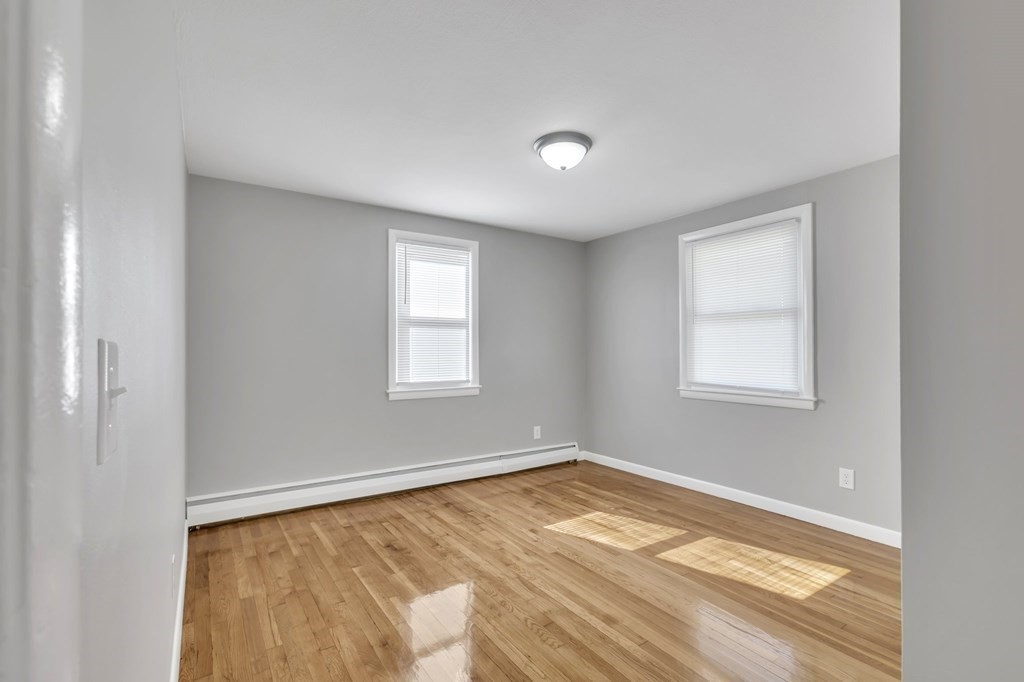 172 Garvey Drive Springfield, MA 01109 - Photo 13 of 28 an empty room with a window
