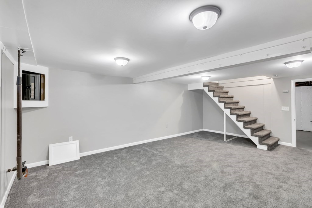 172 Garvey Drive Springfield, MA 01109 - Photo 20 of 28 wooden floor in a room