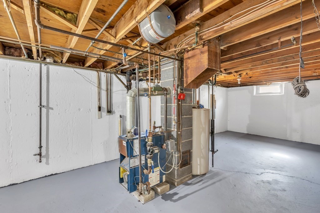 172 Garvey Drive Springfield, MA 01109 - Photo 22 of 28 a view of a room with gym equipment