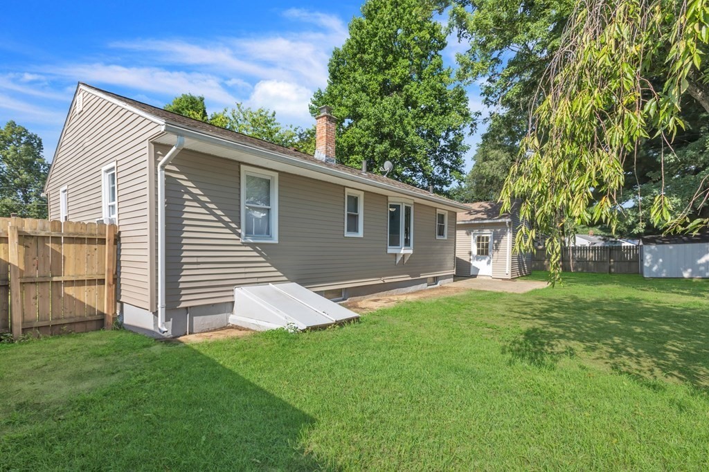 172 Garvey Drive Springfield, MA 01109 - Photo 27 of 28 a front view of house with yard and green space