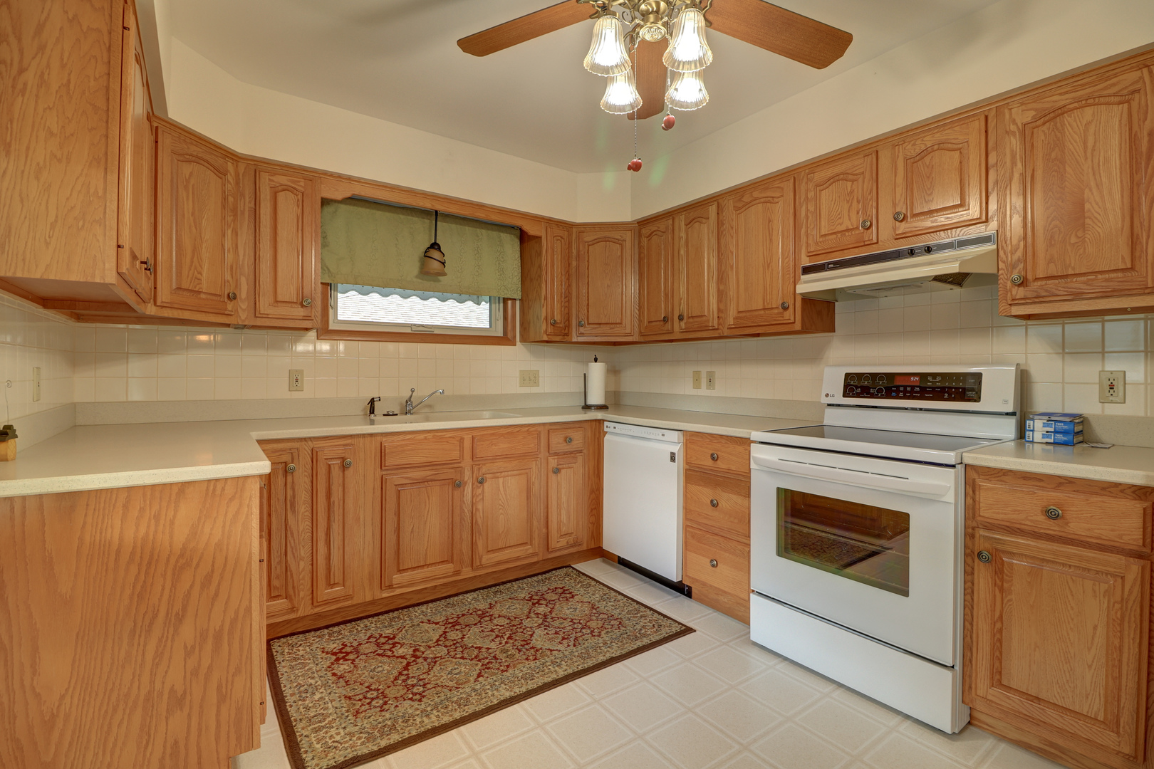 1237 Harrison Drive Clinton, IA 52732 - Photo 3 of 31 Gallery Image 3