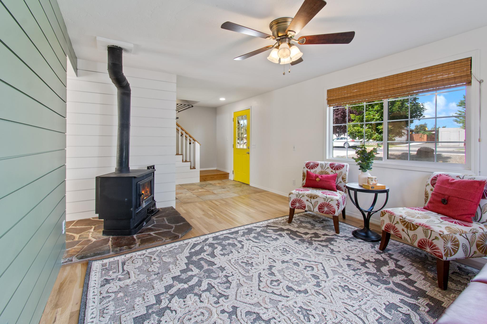 63262 Vogt Road Bend, OR 97701 - Photo 8 of 65 Living Room