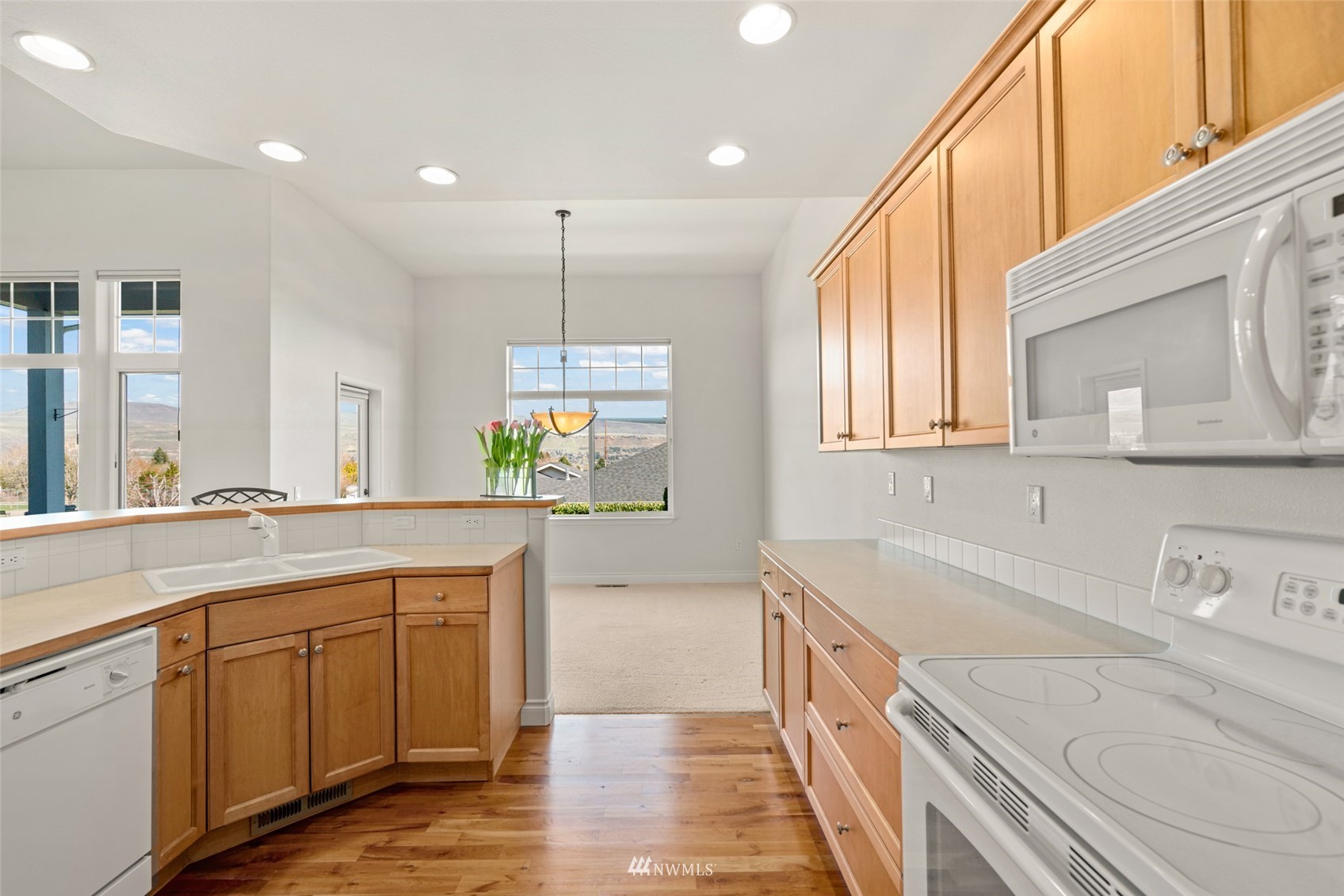1845 Maple Street, Unit 9 Wenatchee, WA 98801 - Photo 11 of 20 a large kitchen with a sink and cabinets