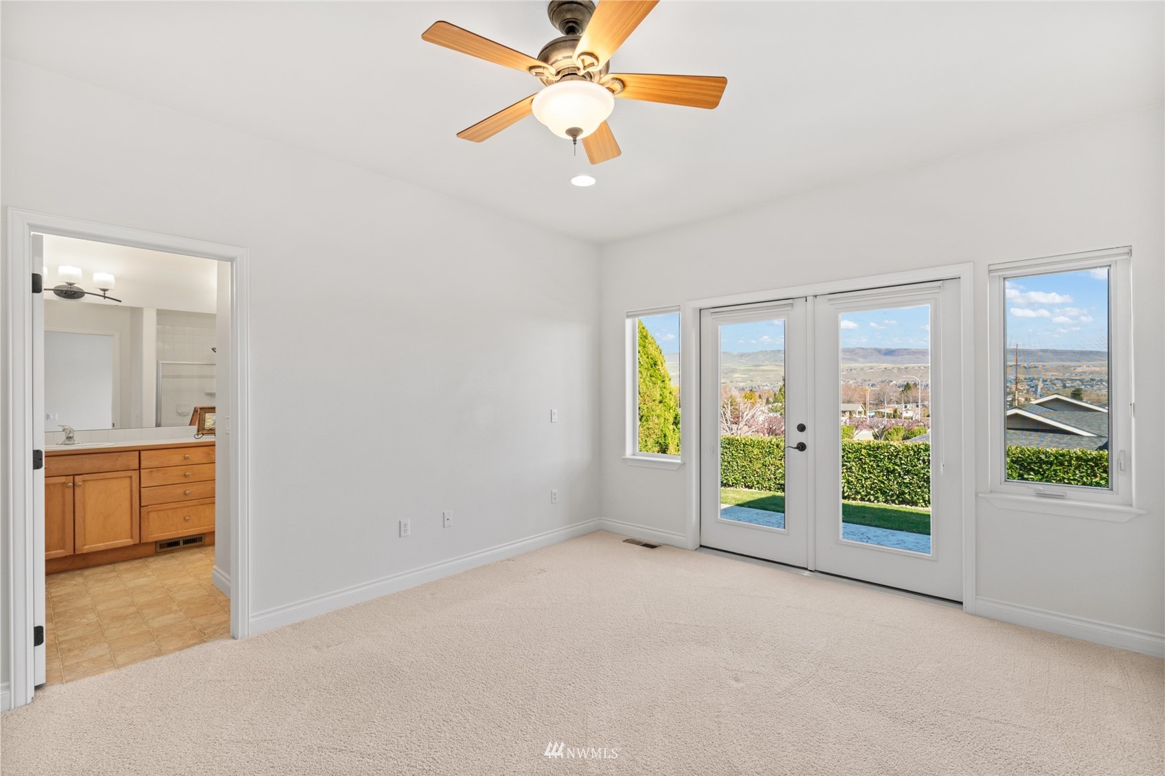 1845 Maple Street, Unit 9 Wenatchee, WA 98801 - Photo 15 of 20 an empty room with windows and entrance