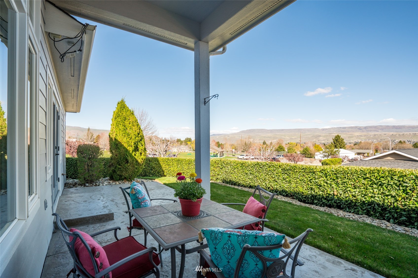 1845 Maple Street, Unit 9 Wenatchee, WA 98801 - Photo 2 of 20 a view of an outdoor sitting space