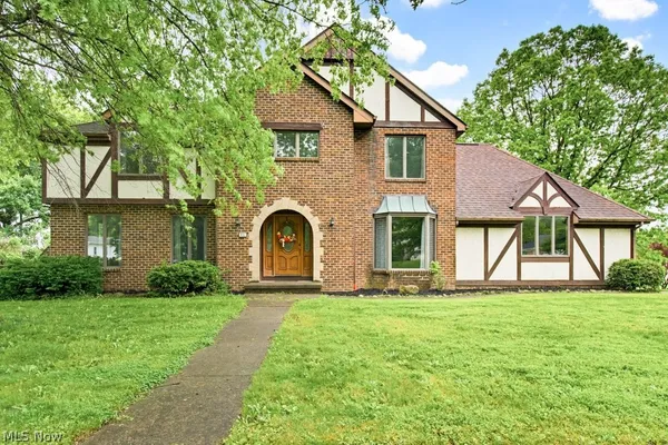 $379,900 | 951 South Azalea Boulevard, Barberton, OH 44203