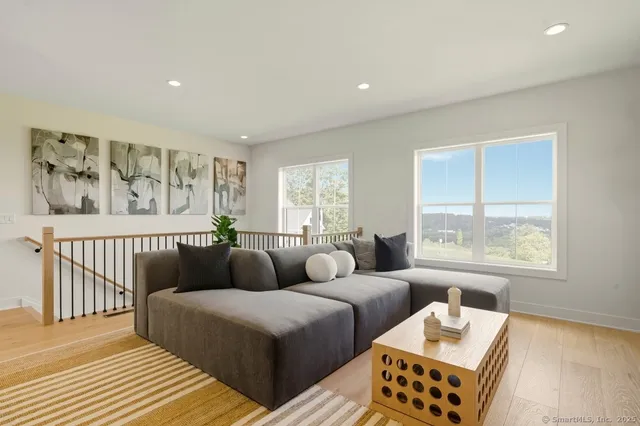 $1,069,000 | 2 Foxwood Drive, Unit 61, Danbury, CT 06810