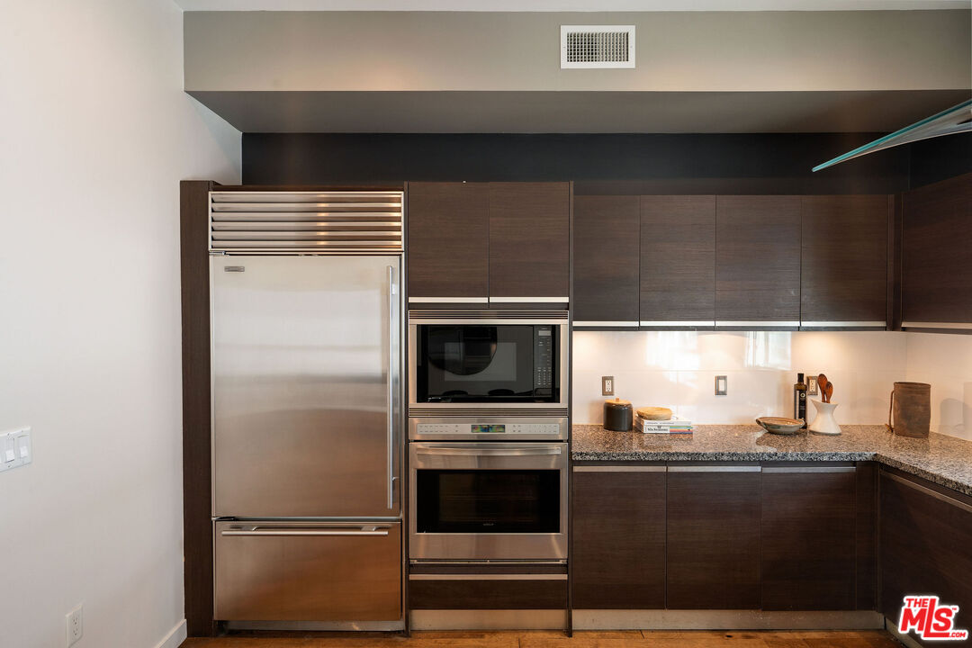 3119 Vía Dolce, Unit 302 Marina del Rey, CA 90292 - Photo 14 of 22 a kitchen with a refrigerator and a stove