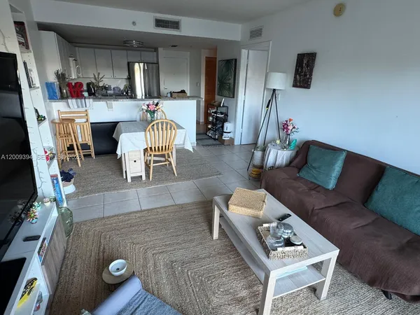 $2,250 | 2740 Southwest 28th Terrace, Unit 305, Miami, FL 33133