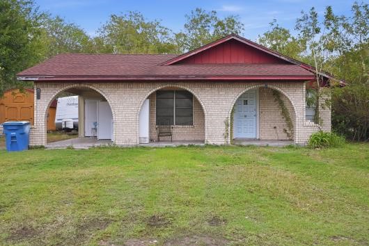 2542 Ave F Ingleside, TX 78362 - Photo 1 of 19