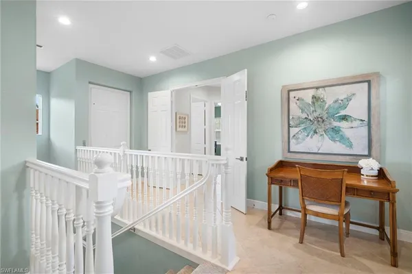 a view of entryway with furniture