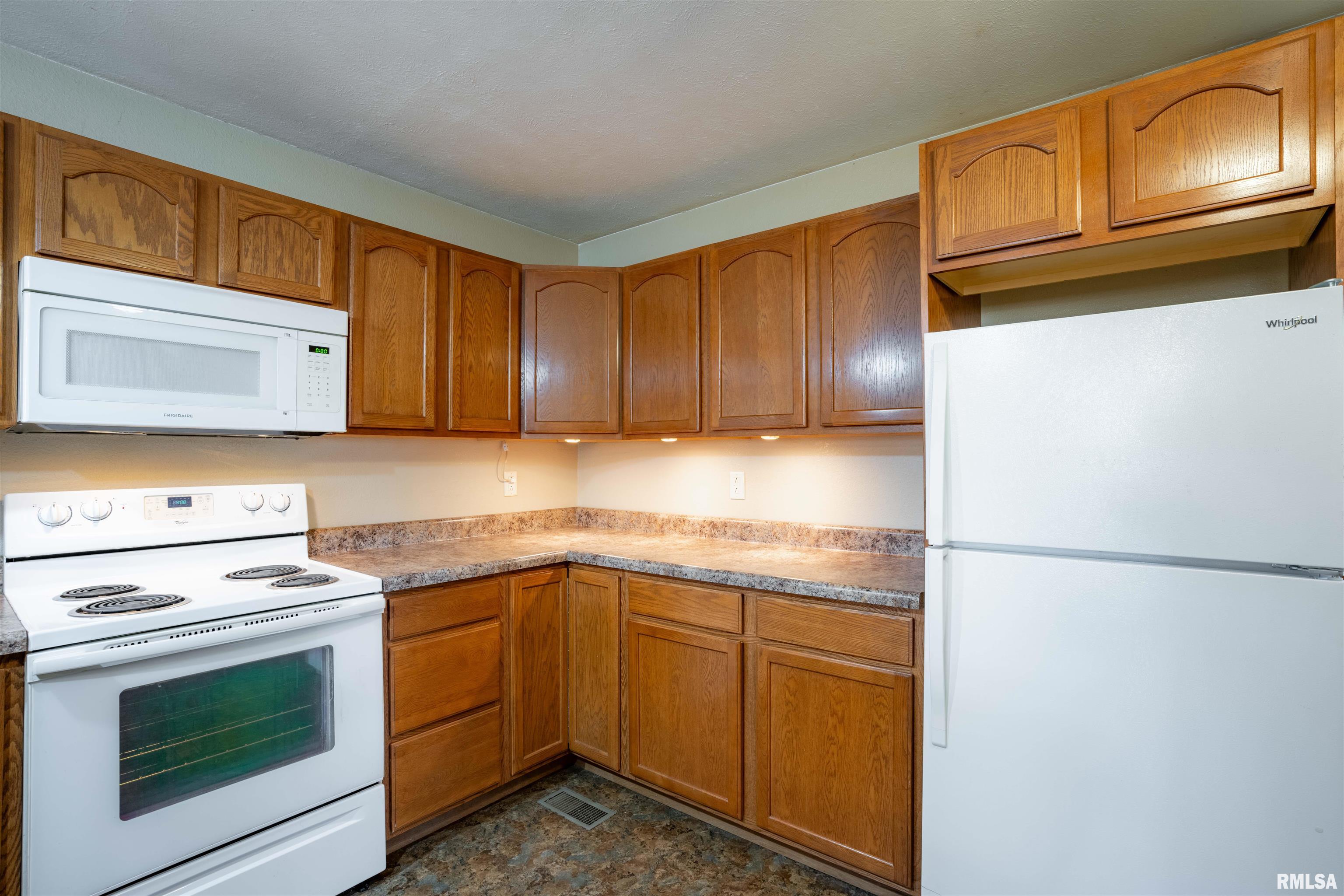 12855 Cleveland Lane Pittsburg, IL 62974 - Photo 11 of 32