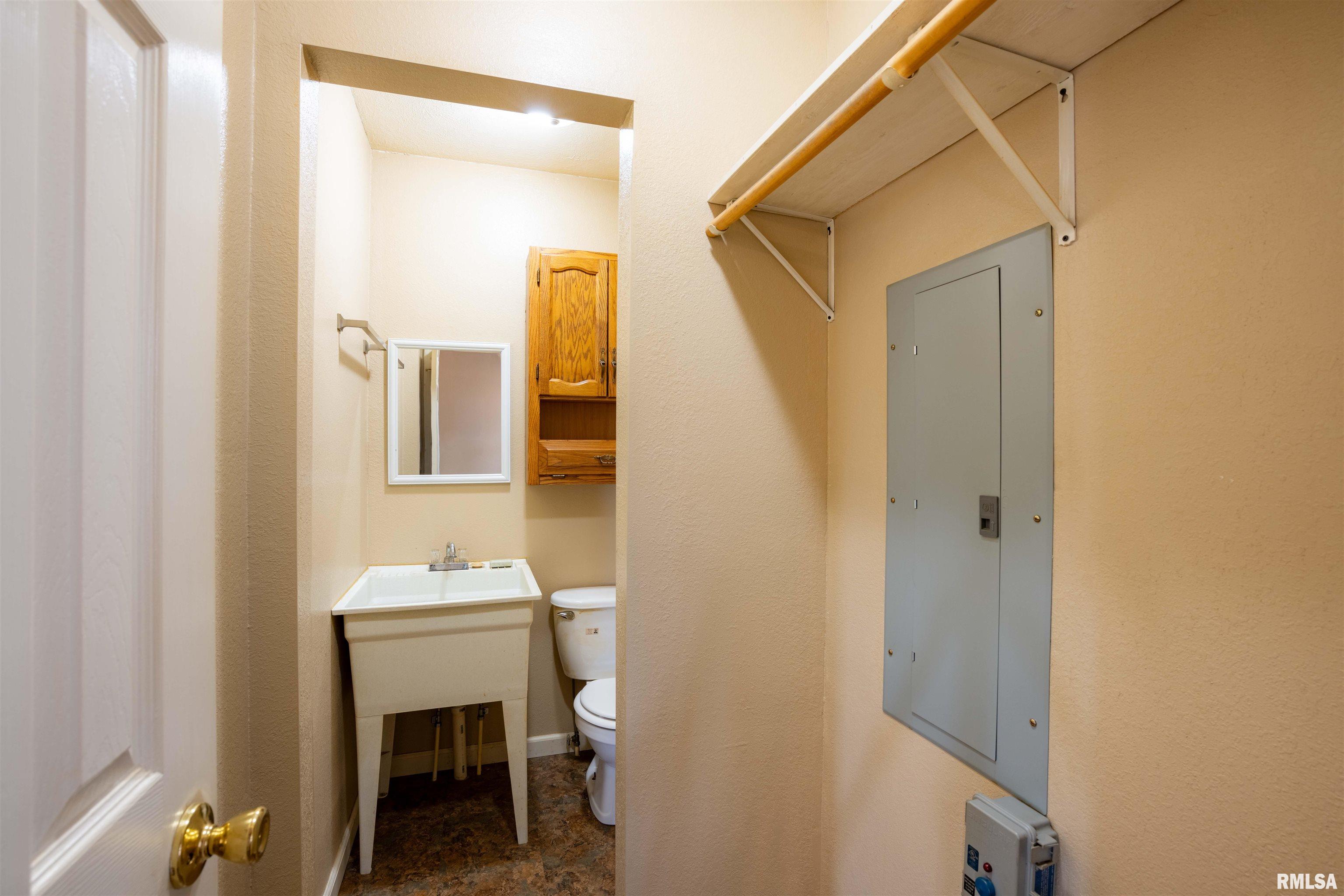 12855 Cleveland Lane Pittsburg, IL 62974 - Photo 13 of 32