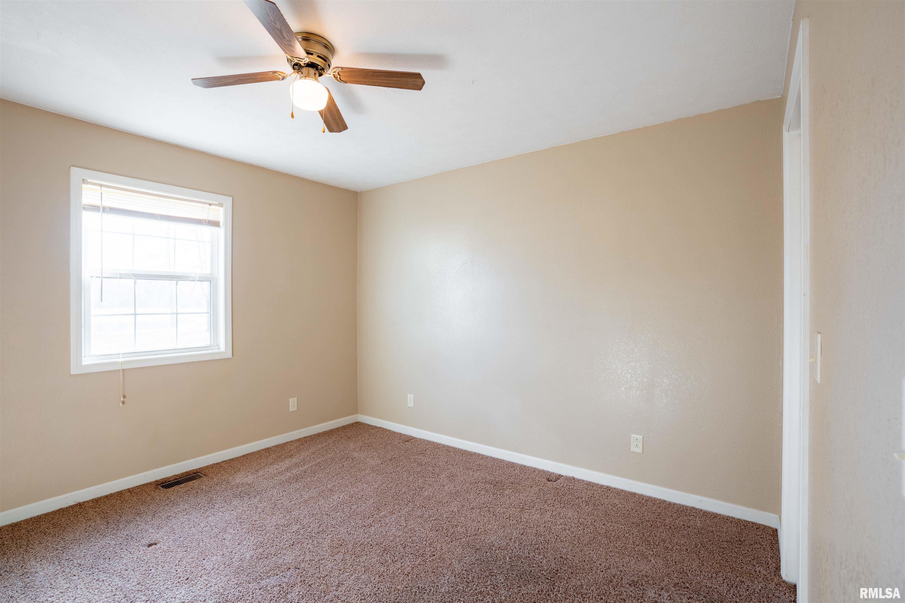 12855 Cleveland Lane Pittsburg, IL 62974 - Photo 17 of 32