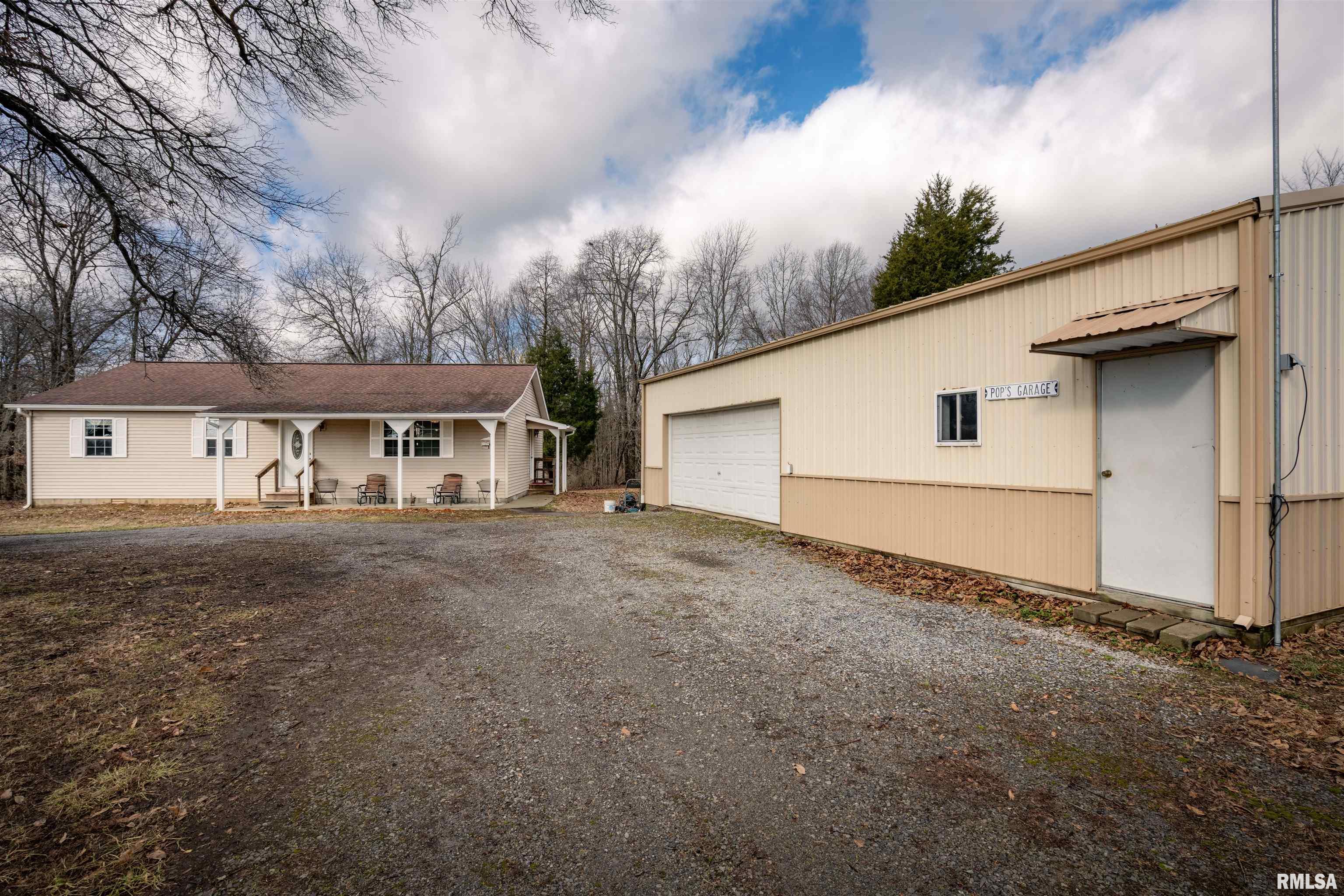 12855 Cleveland Lane Pittsburg, IL 62974 - Photo 3 of 32