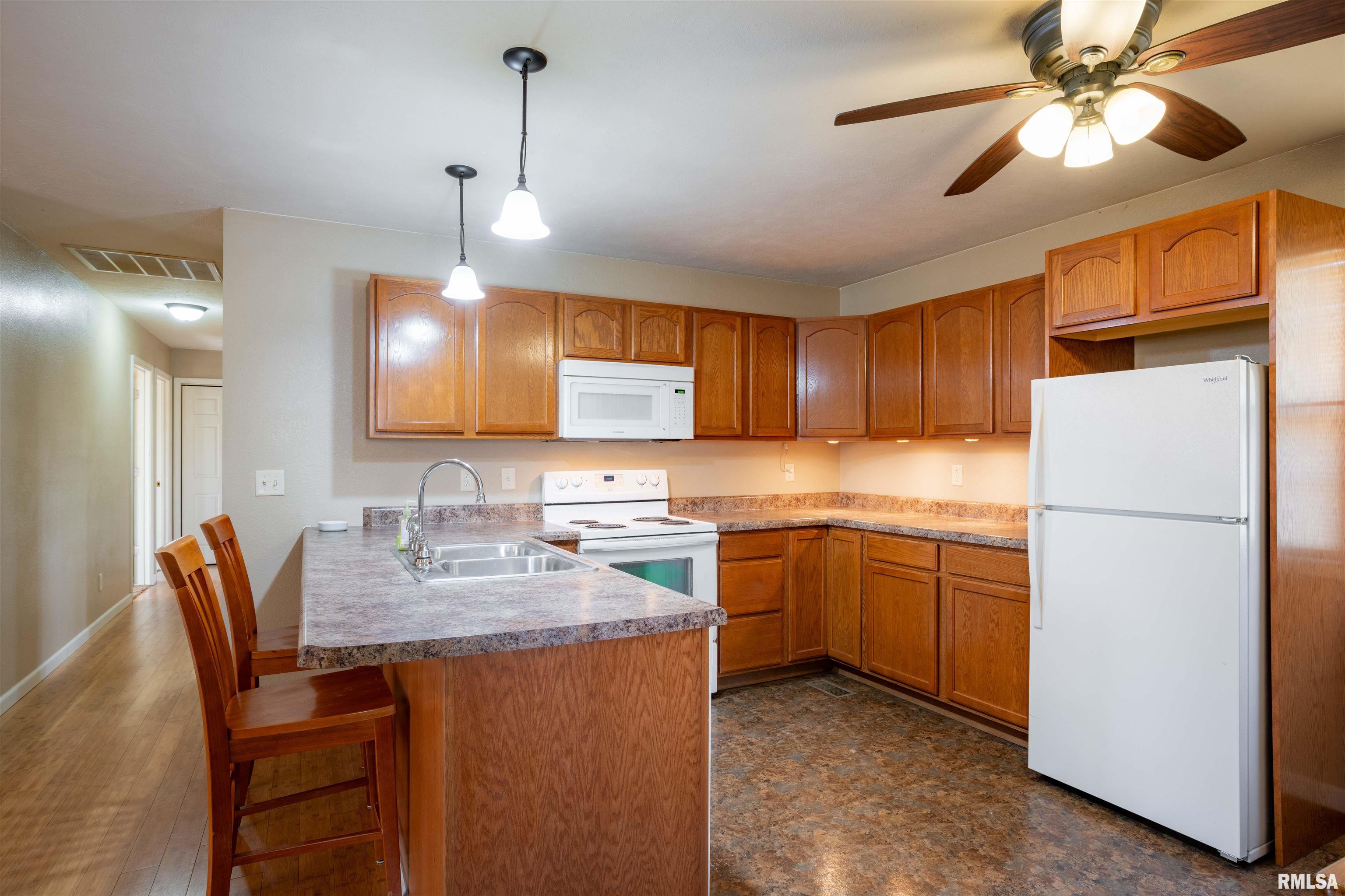 12855 Cleveland Lane Pittsburg, IL 62974 - Photo 9 of 32