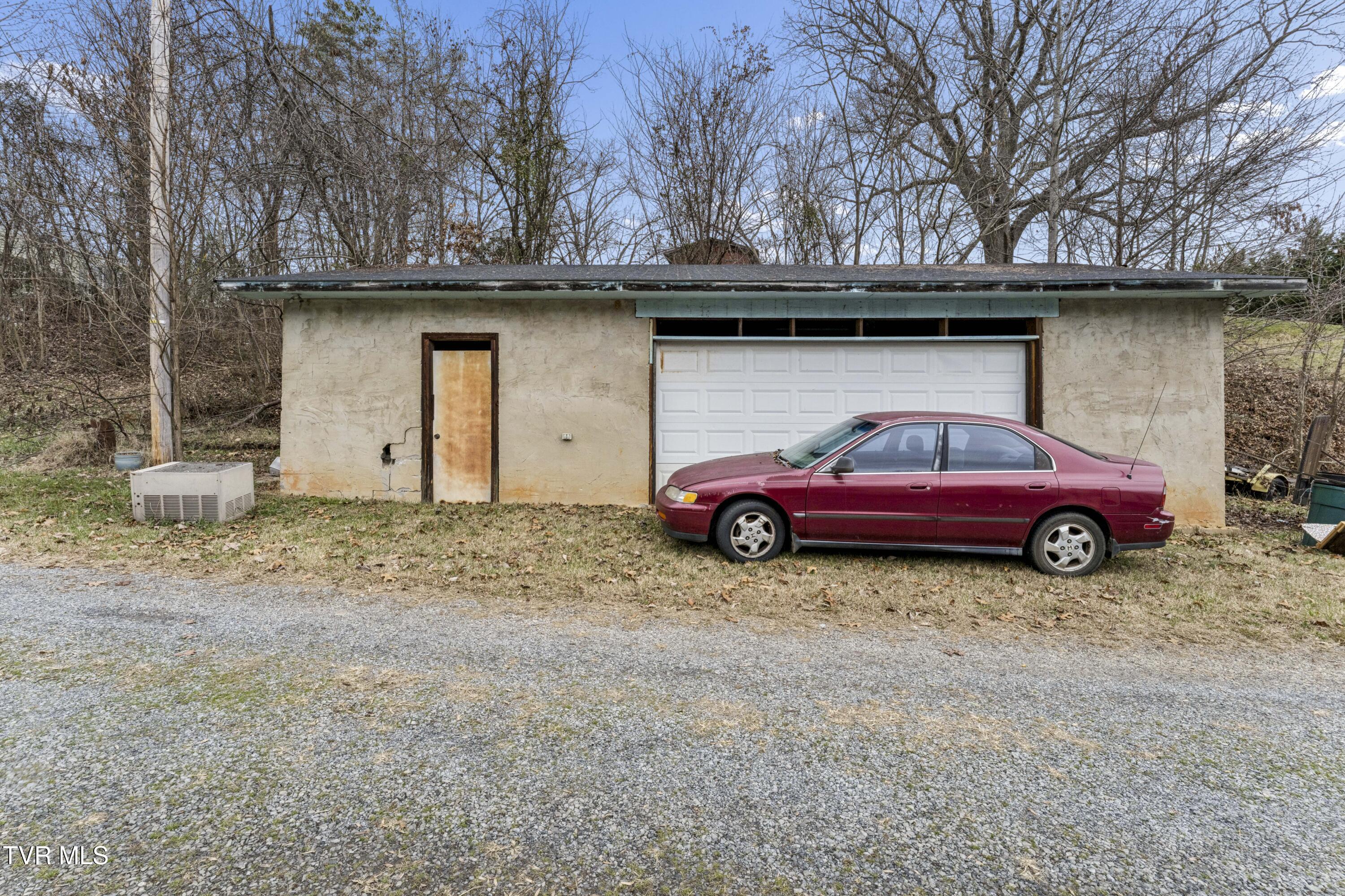 277 Ridgeway Road Kingsport, TN 37664 - Photo 11 of 36 Ridegway-EXTERIORS-7
