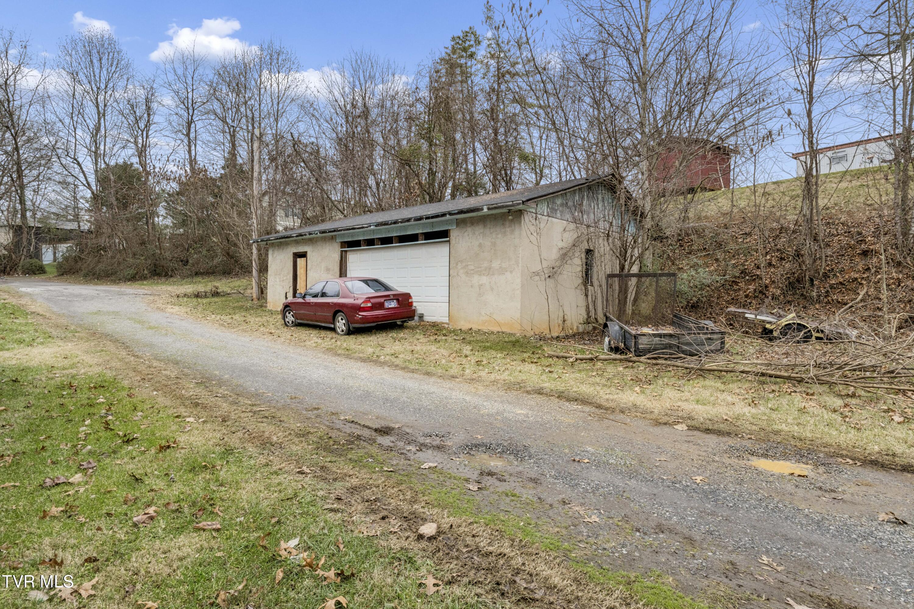 277 Ridgeway Road Kingsport, TN 37664 - Photo 15 of 36 Ridegway-EXTERIORS-14