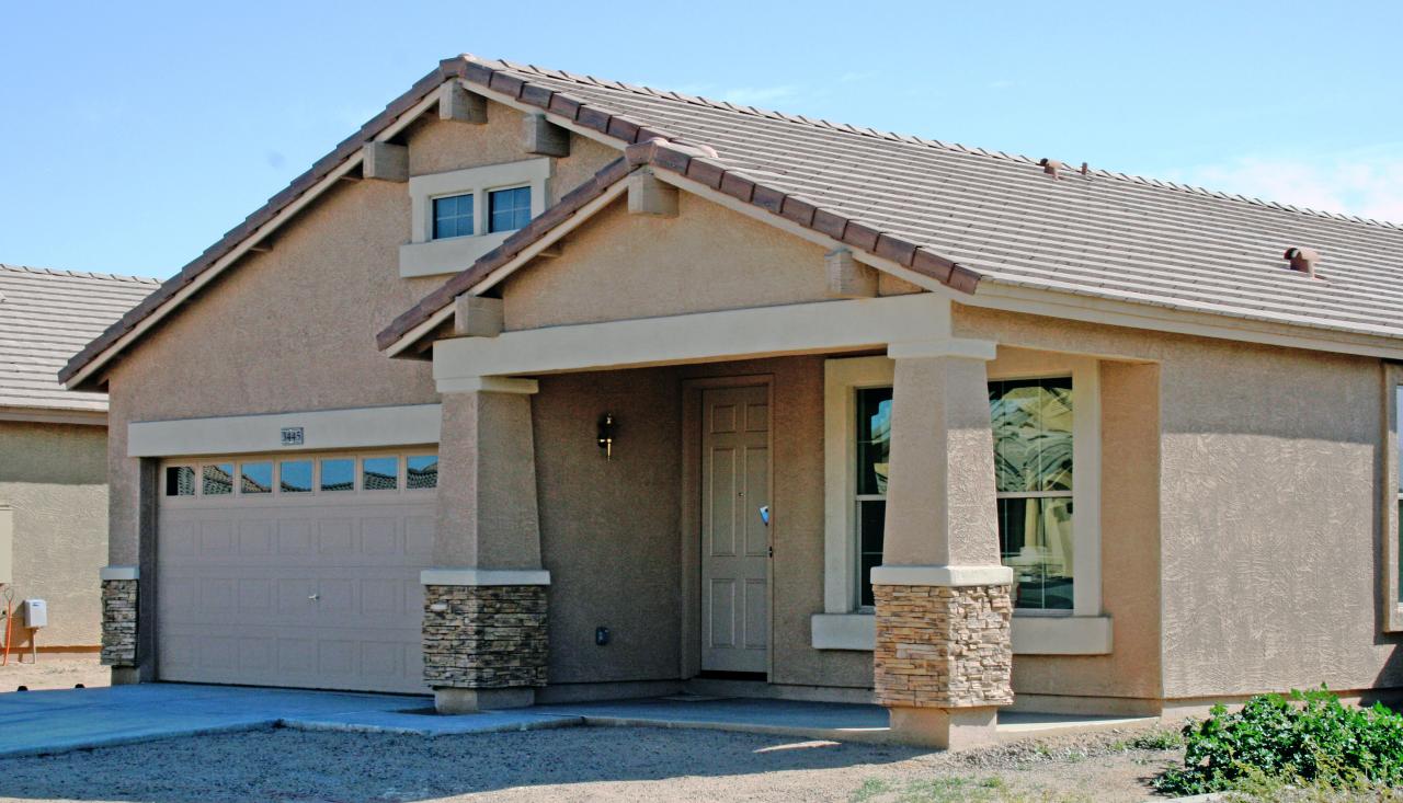 3445 West Apollo Road Phoenix, AZ 85041 - Photo 2 of 6 Front Porch
