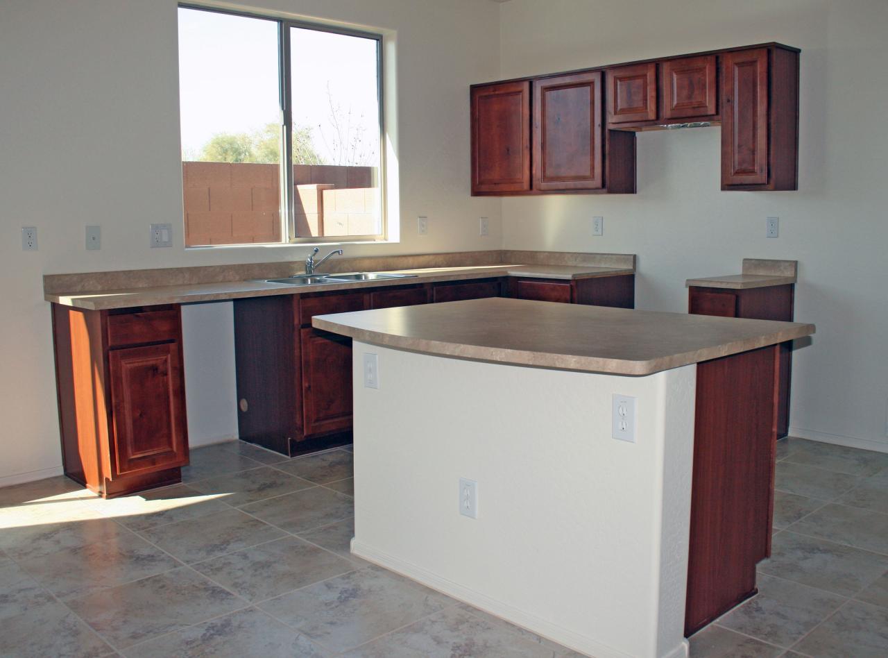 3445 West Apollo Road Phoenix, AZ 85041 - Photo 3 of 6 Kitchen w/Island