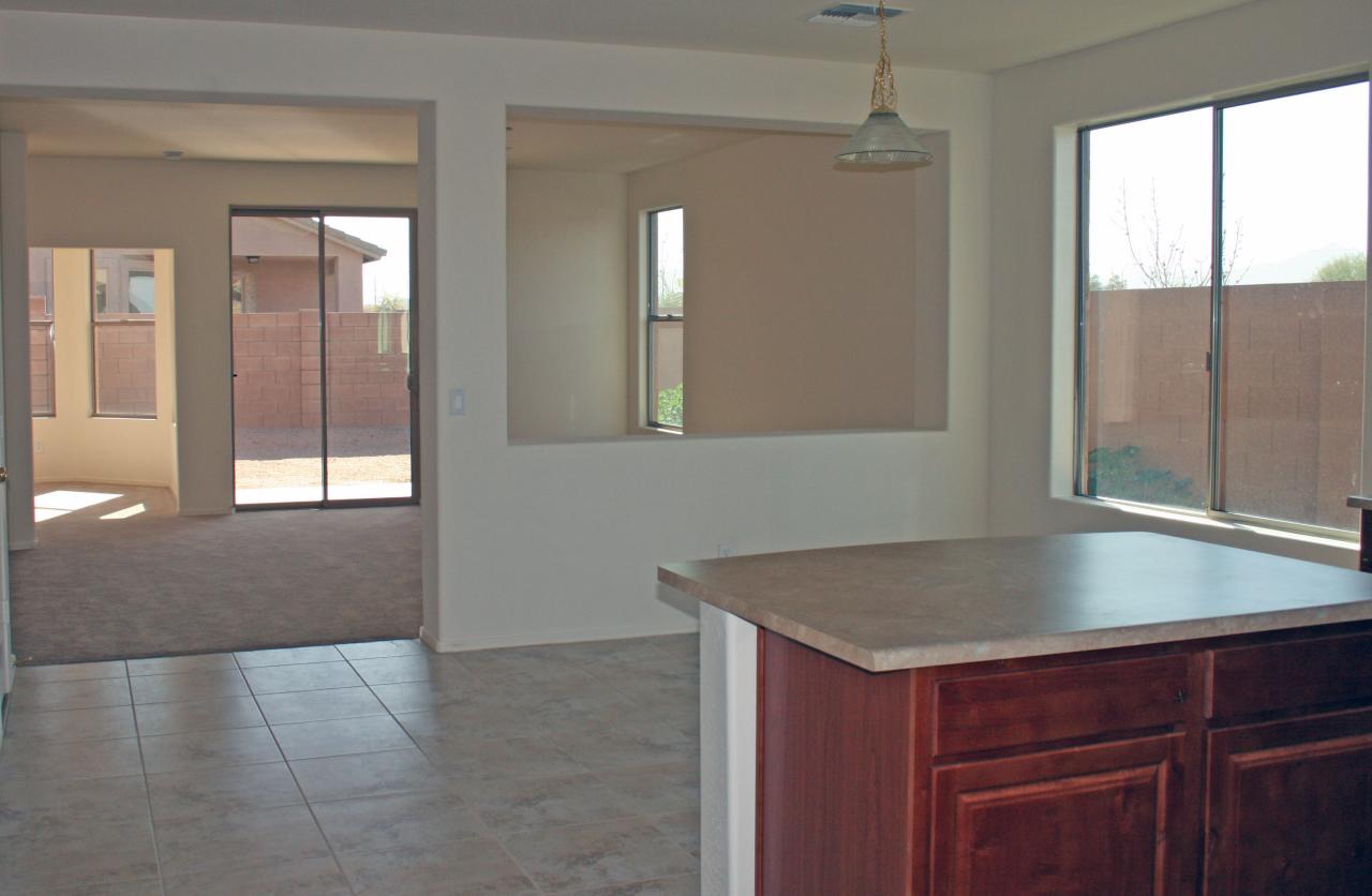 3445 West Apollo Road Phoenix, AZ 85041 - Photo 4 of 6 Kitchen/Family Room
