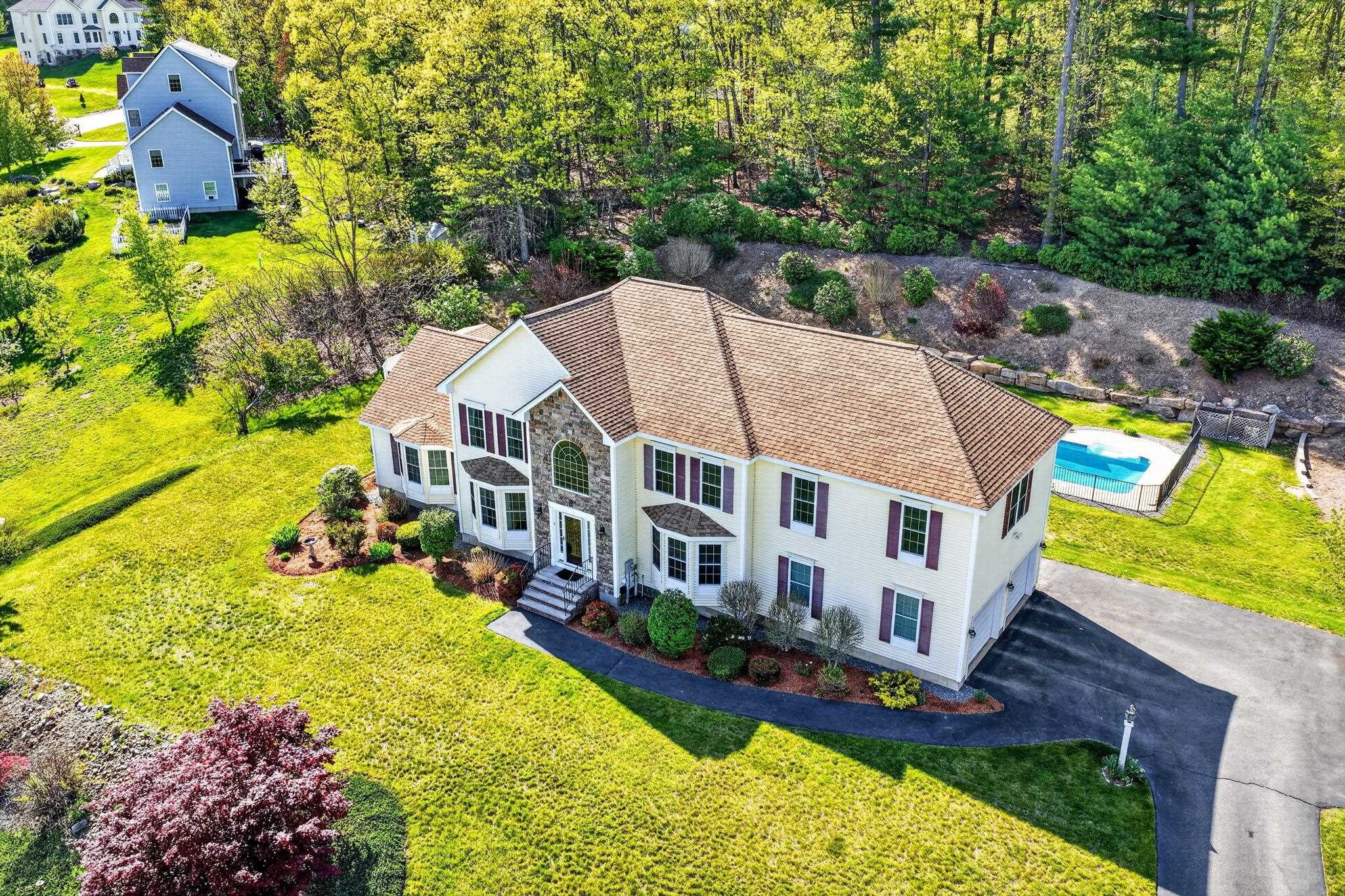 5 Cobblestone Road Pelham, NH 03076 - Photo 2 of 60