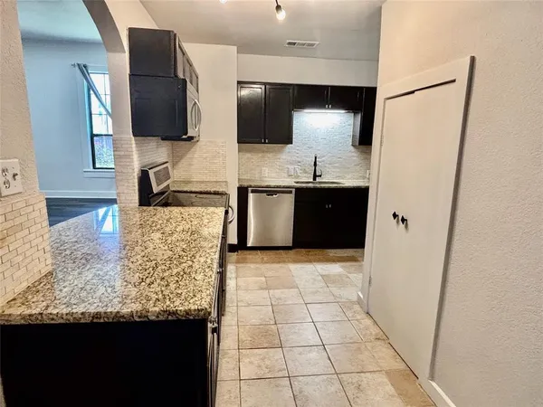$2,995 | 1910 North Carroll Avenue, Dallas, TX 75204