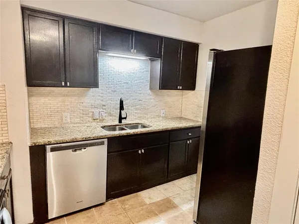 $2,995 | 1910 North Carroll Avenue, Dallas, TX 75204