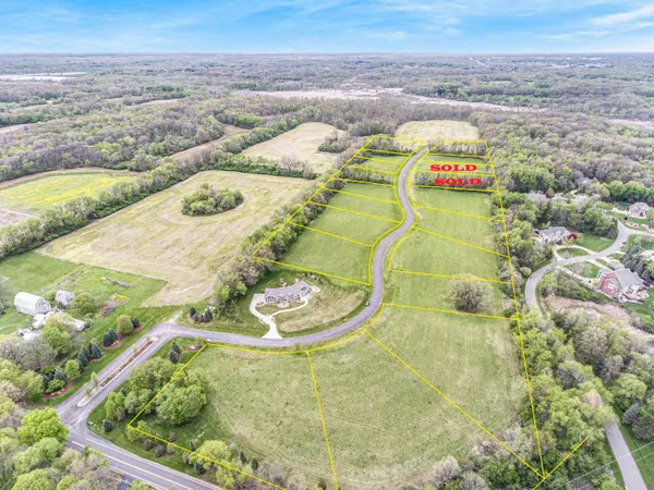 $690,000 | 4700 Nantucket Drive, Unit 15, Jackson, MI 49201