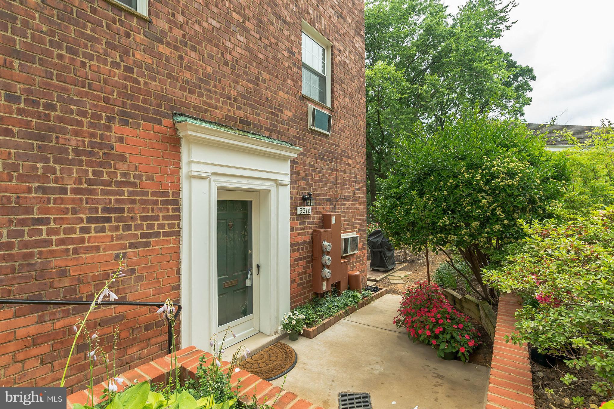 3210 Gunston Road Alexandria, VA 22302 - Photo 2 of 30 Exterior (Rear)