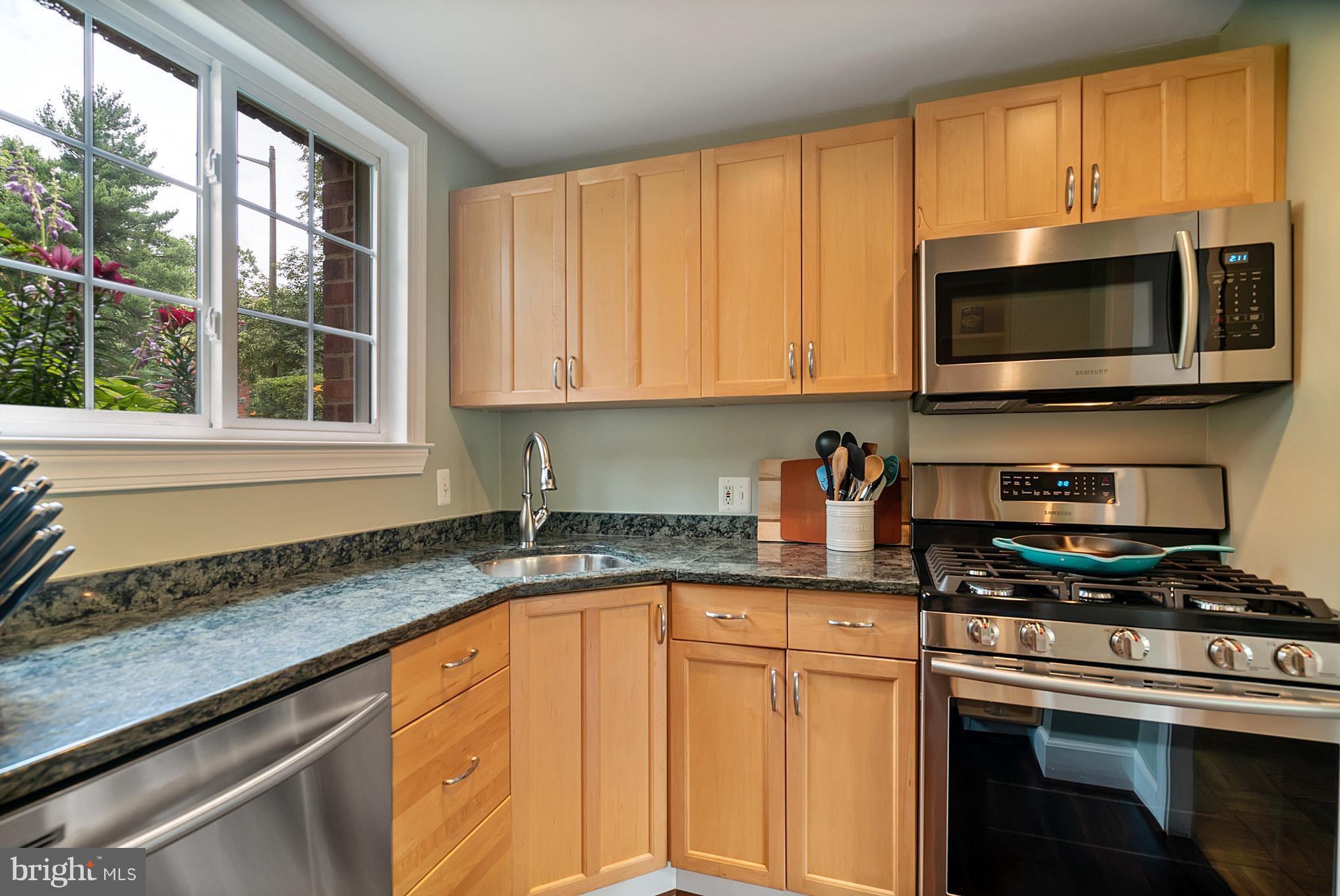 3210 Gunston Road Alexandria, VA 22302 - Photo 15 of 30 Kitchen