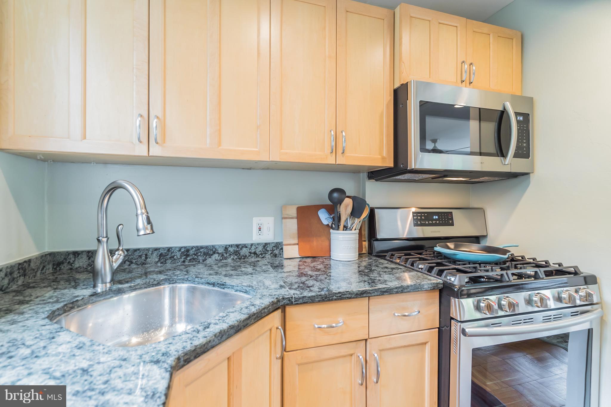 3210 Gunston Road Alexandria, VA 22302 - Photo 17 of 30 Kitchen