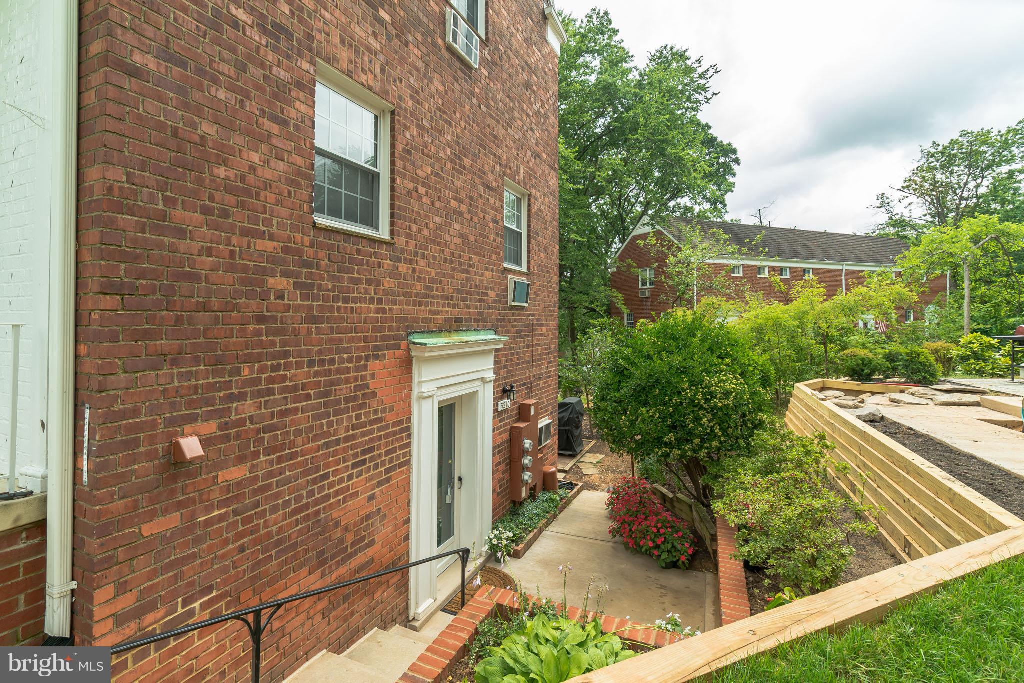 3210 Gunston Road Alexandria, VA 22302 - Photo 3 of 30 Exterior (Rear)