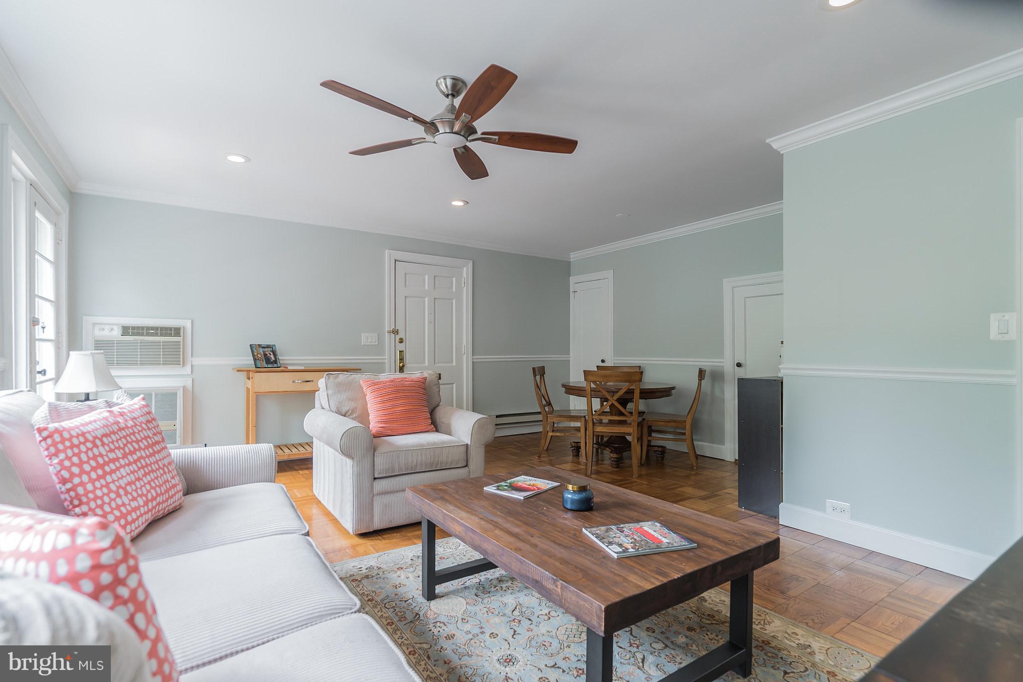 3210 Gunston Road Alexandria, VA 22302 - Photo 9 of 30 Living Room