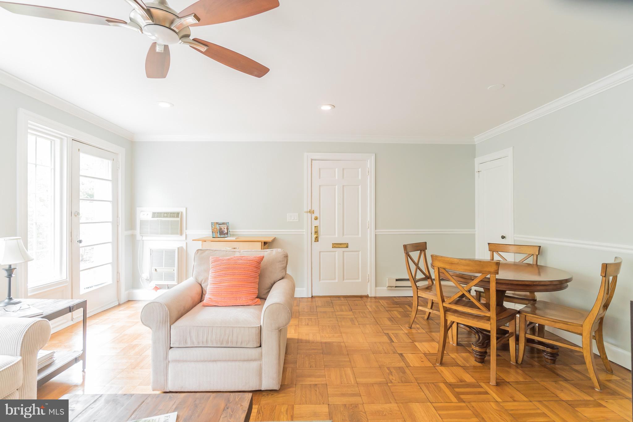 3210 Gunston Road Alexandria, VA 22302 - Photo 10 of 30 Living/Dining