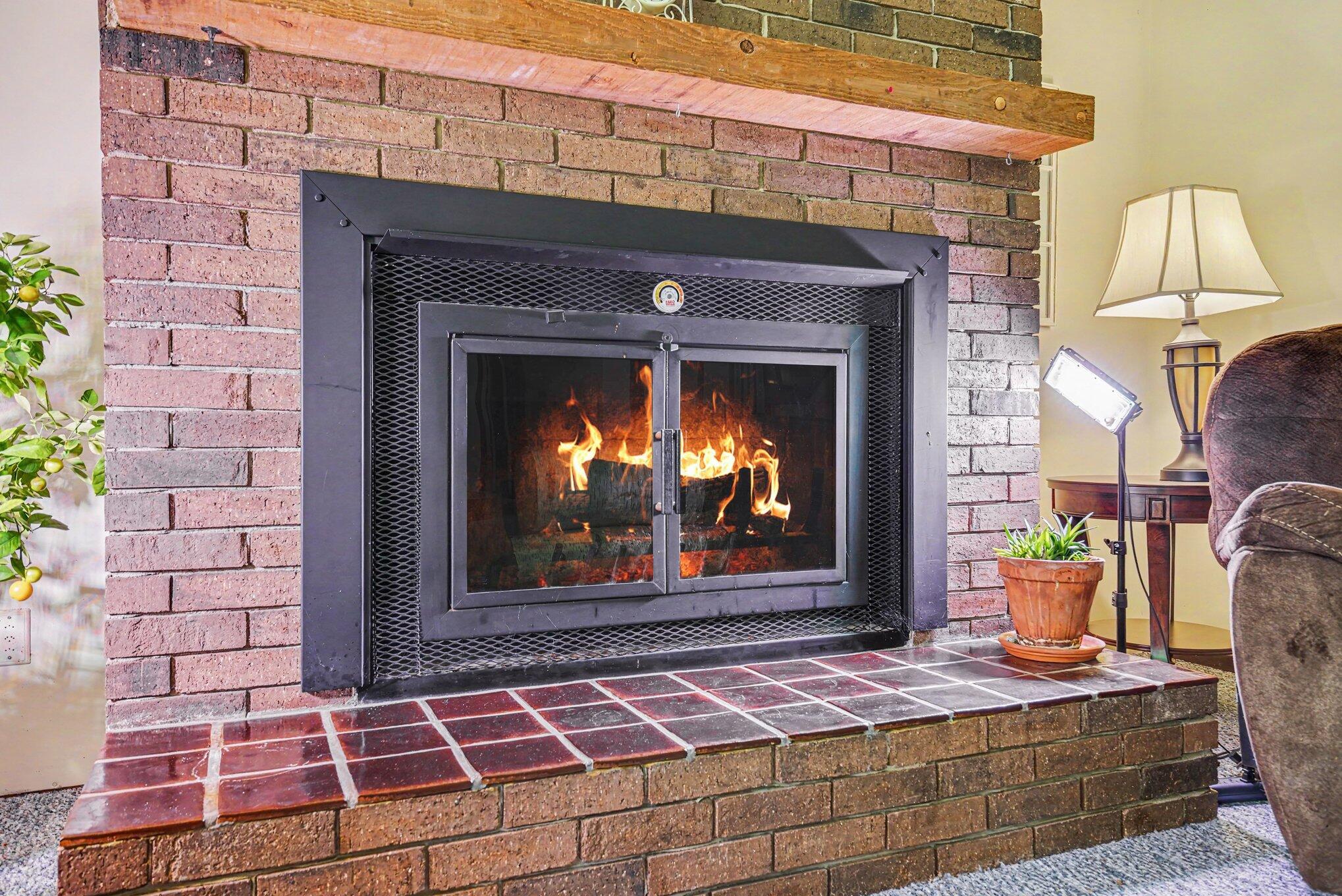 1549 Trebor Road St. Joseph, MI 49085 - Photo 6 of 26 Livingroom fireplace