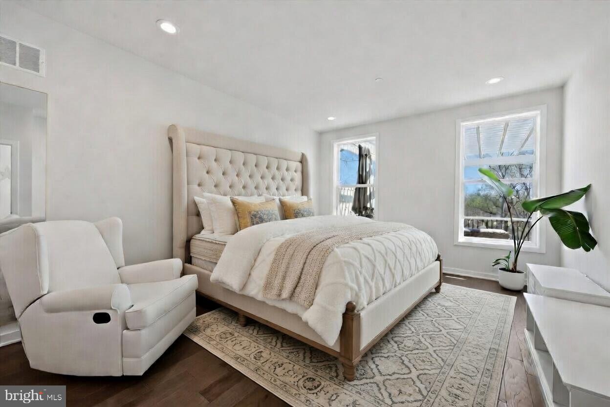 746 Switchman Road Media, PA 19063 - Photo 17 of 52 1st floor main bedroom (bed added with ai)