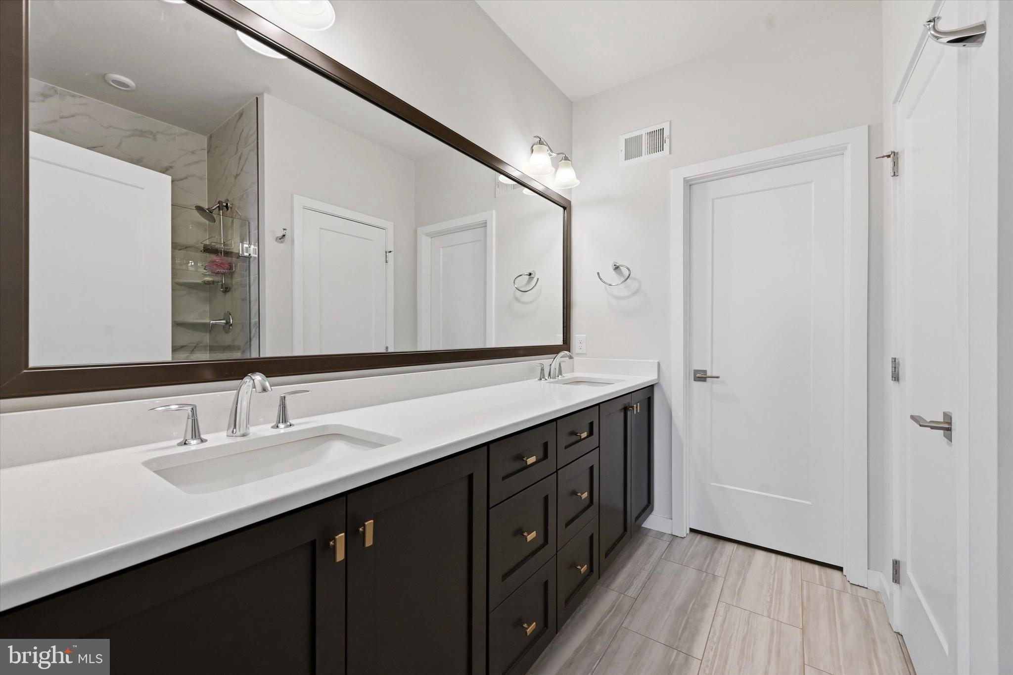 746 Switchman Road Media, PA 19063 - Photo 20 of 52 1st floor main bathroom