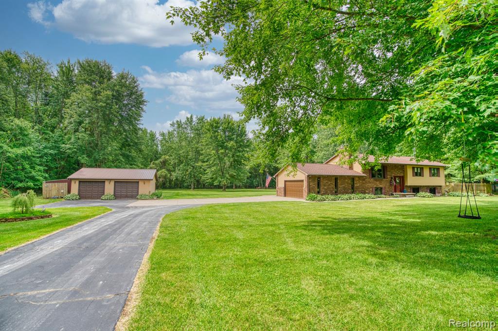 7361 West Allen Road Fowlerville, MI 48836 - Photo 2 of 44