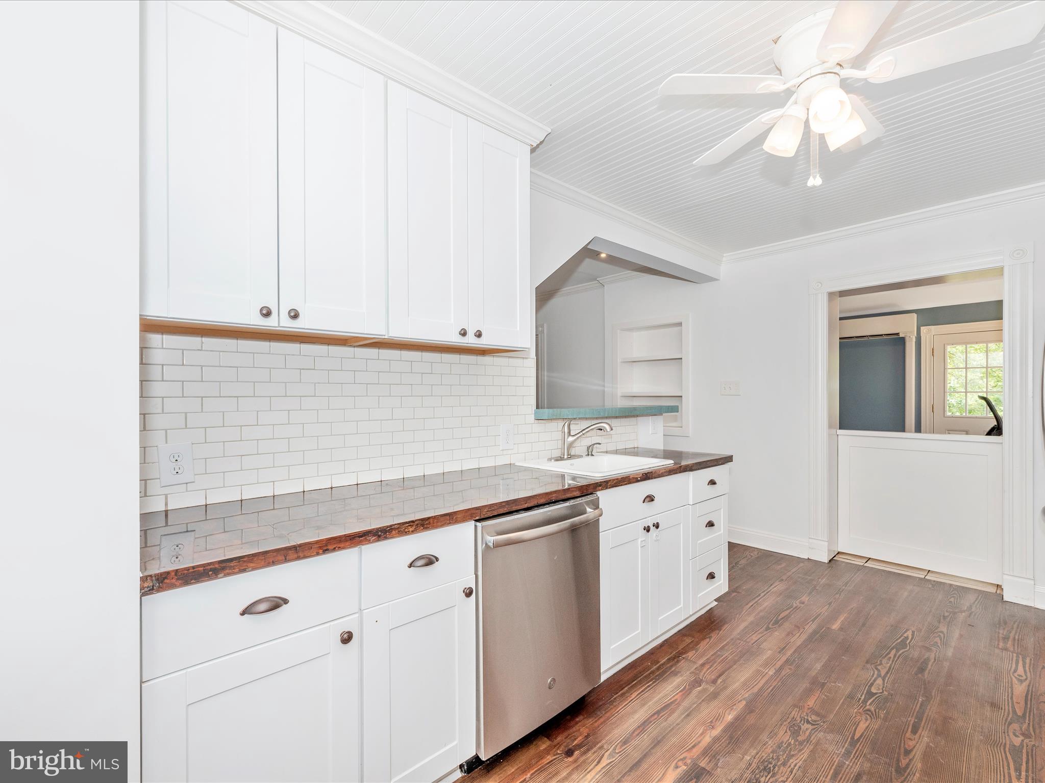 22121 Dickerson Road Dickerson, MD 20842 - Photo 21 of 62 P8A_4123