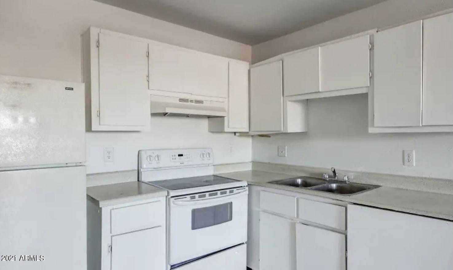 1709 West Mountain View Road, Unit 201 Phoenix, AZ 85021 - Photo 3 of 7 IMG_5972