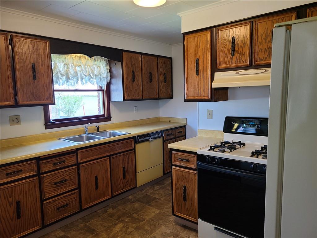 141 East End Road Connellsville, PA 15425 - Photo 2 of 25
