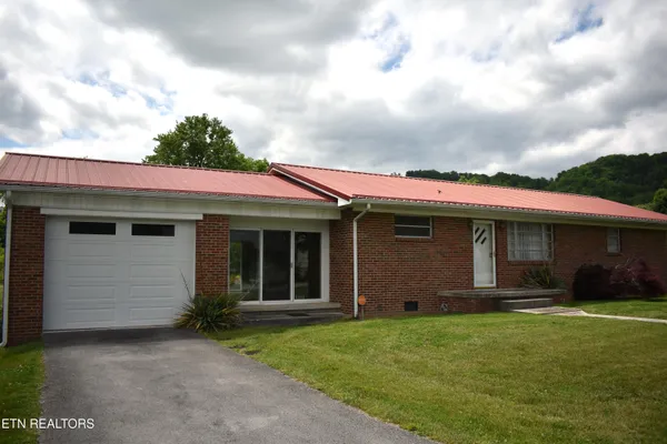 $279,900 | 635 Washington Avenue, Harrogate, TN 37752